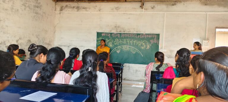 Children's Day was celebrated with enthusiasm today at Sriram Mahila Shikshnshastr Mahavidyalaya, Paniv.